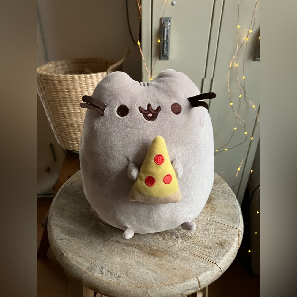 Pusheen Snackable Pizza Plush